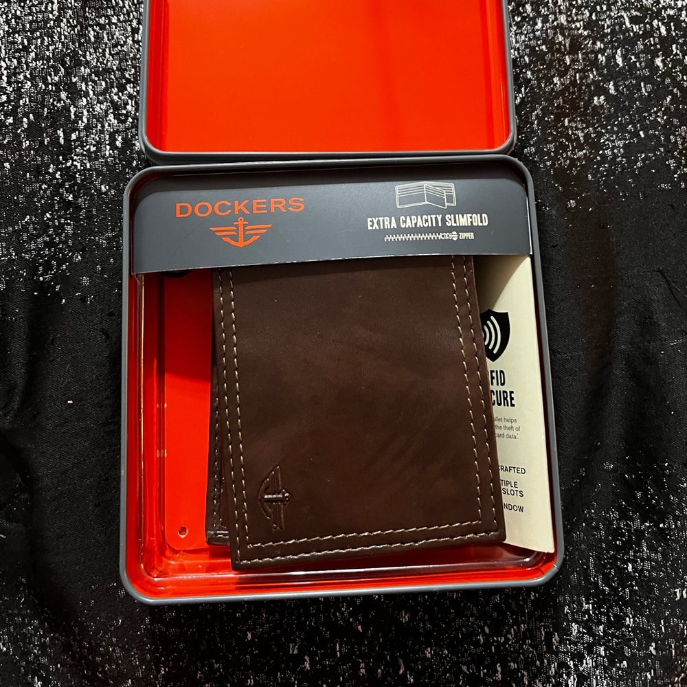 Dockers Wallet